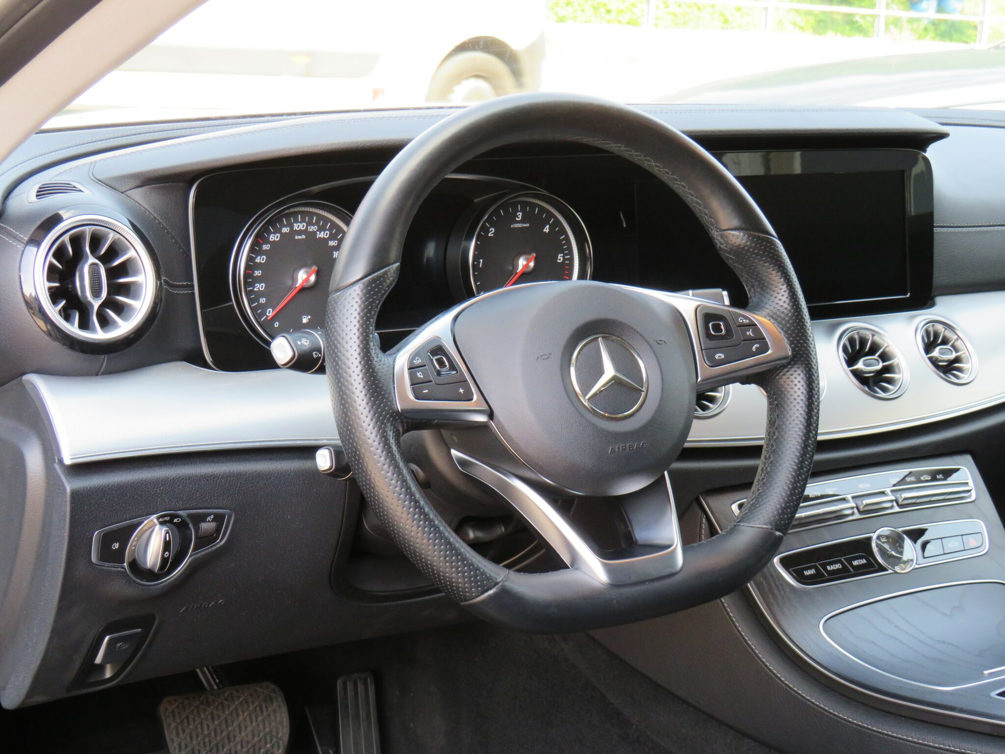 Mercedes-Benz  E